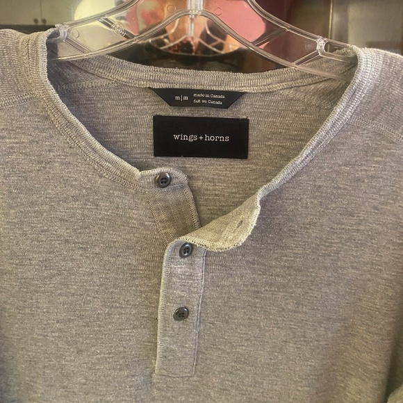 WINGS & HORNS grey men's henley, size M - Picture 3 of 4